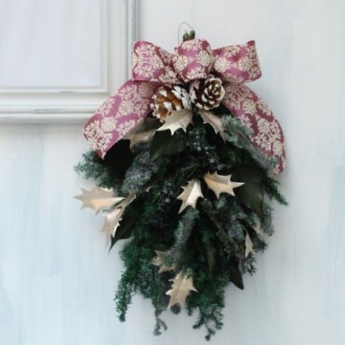 造花でもok クリスマスにも 季節を彩る スワッグ の作り方 インテリアまとめサイト Luv Interior