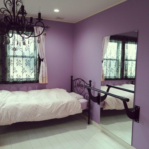紫色の部屋のコーディネート実例写真
