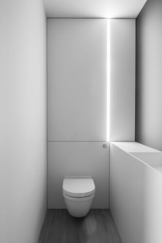  モダンなトイレ内装の基本は色数を絞ること